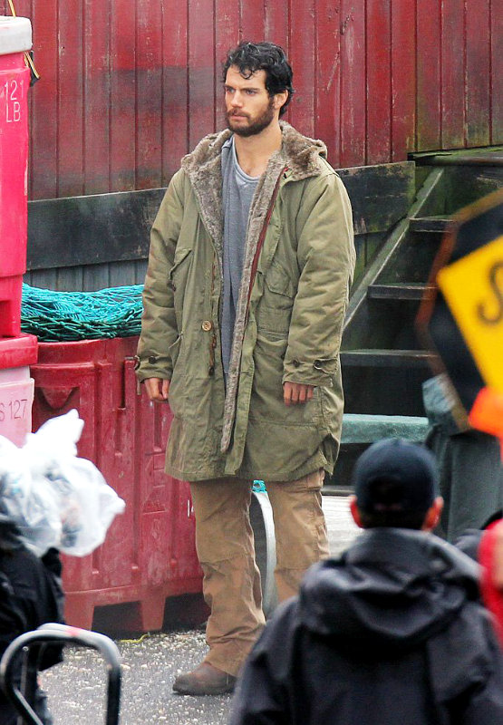 New Set Photo of'Man of Steel' Sees Henry Cavill as Scruffy Clark Kent