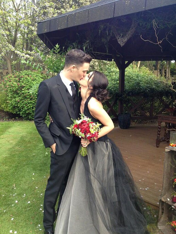 '90210' Actress Shenae Grimes Gets Married in Black Wedding Dress