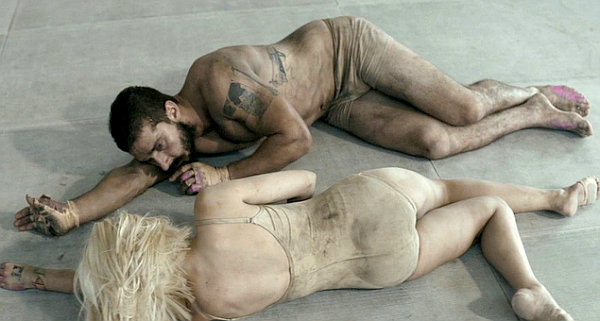 Sia Apologizes for 'Pedophilia Cries' Over 'Elastic Heart' Music Video