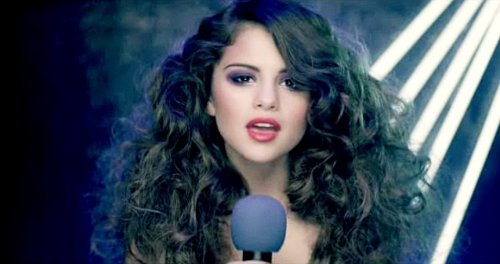 Snippet of Selena Gomez's'Love You Like a Love Song' Music Video