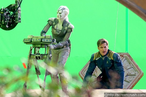 'Star Trek Beyond' Set Photos Reveal New Costumes and New Alien