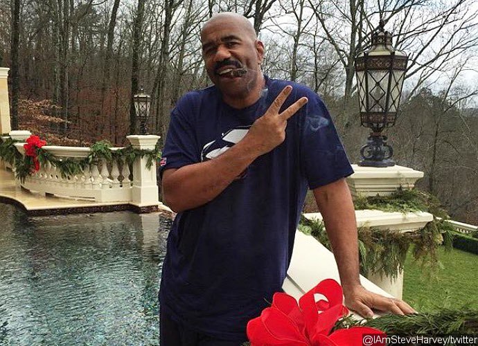 Steve Harvey Pokes Fun at His Miss Universe Gaffe With This Christmas Message