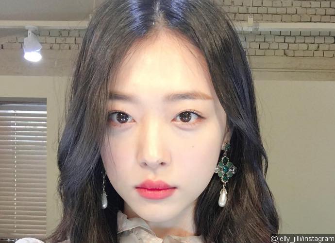 Ex f(x) Member Sulli Stirs Debate as She Goes Braless During Cuban Vacation