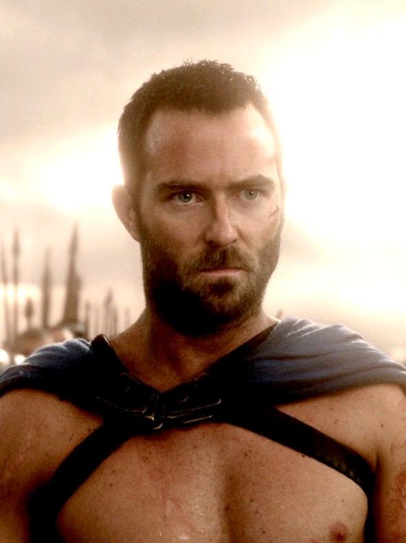 sullivan-stapleton-and-his-warriors-in-300-rise-of-an-empire.jpg