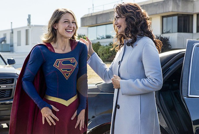 'Supergirl' Debuts First Pictures of Lynda Carter as POTUS