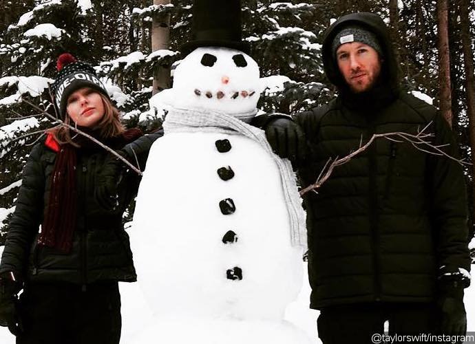 Festive Couple! Taylor Swift and Calvin Harris Building Snowman for Christmas