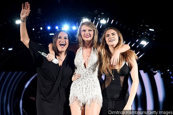 Taylor Swift Brings Cara Delevingne and Mariska Hargitay on Stage During Philly Concert