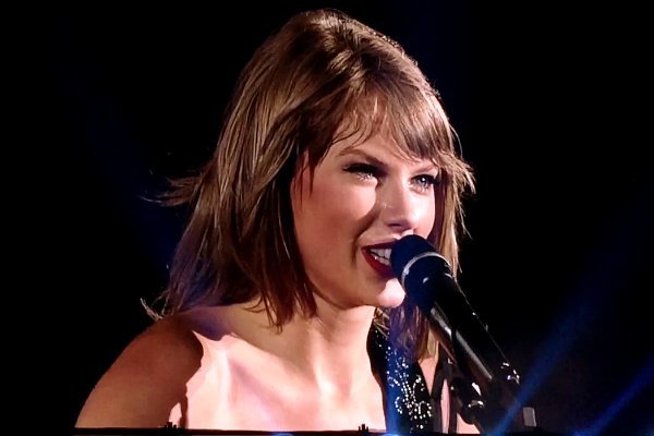 Video: Taylor Swift Dedicates 'Never Grow Up' Performance to Godson at Concert