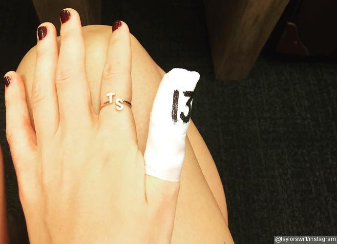 Taylor Swift Has Her Thumb Bandaged After Kitchen Injury