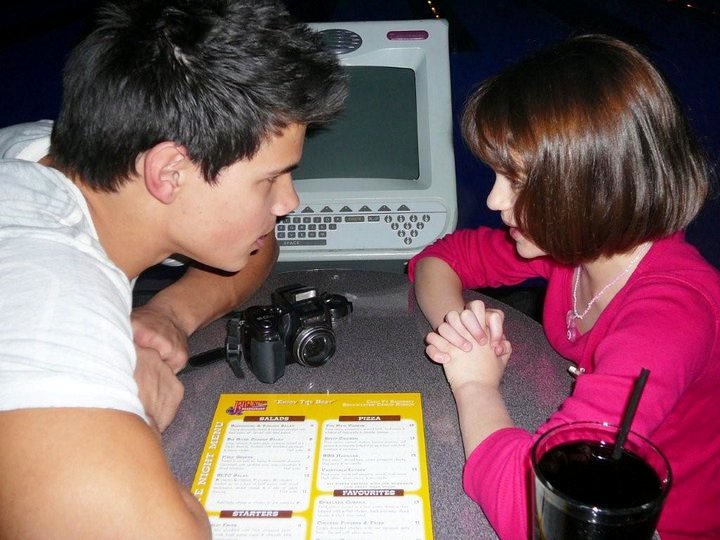 Taylor Lautner, Selena Gomez selena gomez boyfriend twilight. Taylor Lautner, Selena Gomez