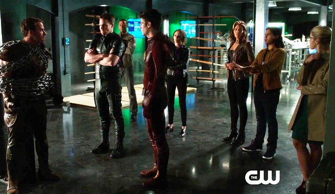 'The Flash' / 'Arrow' Crossover Clip Reveals Why Vandal Savage Is After Hawkgirl