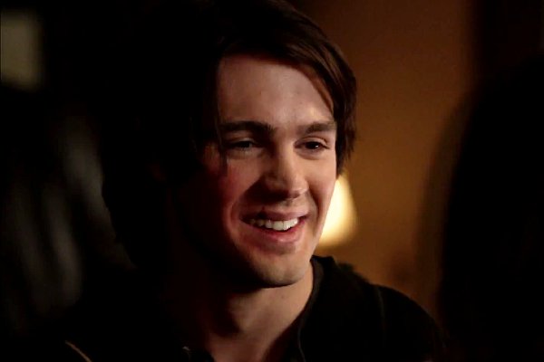'The Vampire Diaries' Prepares Fans for Jeremy's Farewell in New Promo