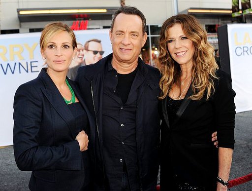 larry crowne premiere pictures. Tom Hanks and Julia Roberts Grace #39;Larry Crowne#39; L.A. Premiere