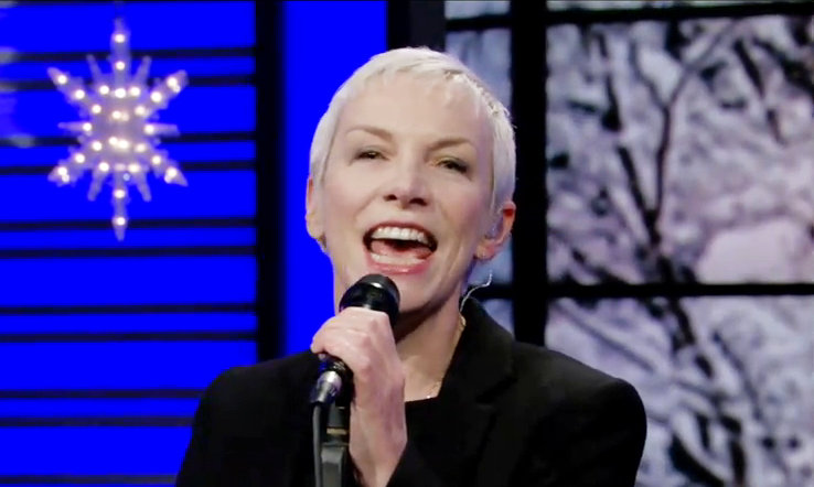 Annie Lennox Missed Her Cue on Live TV
