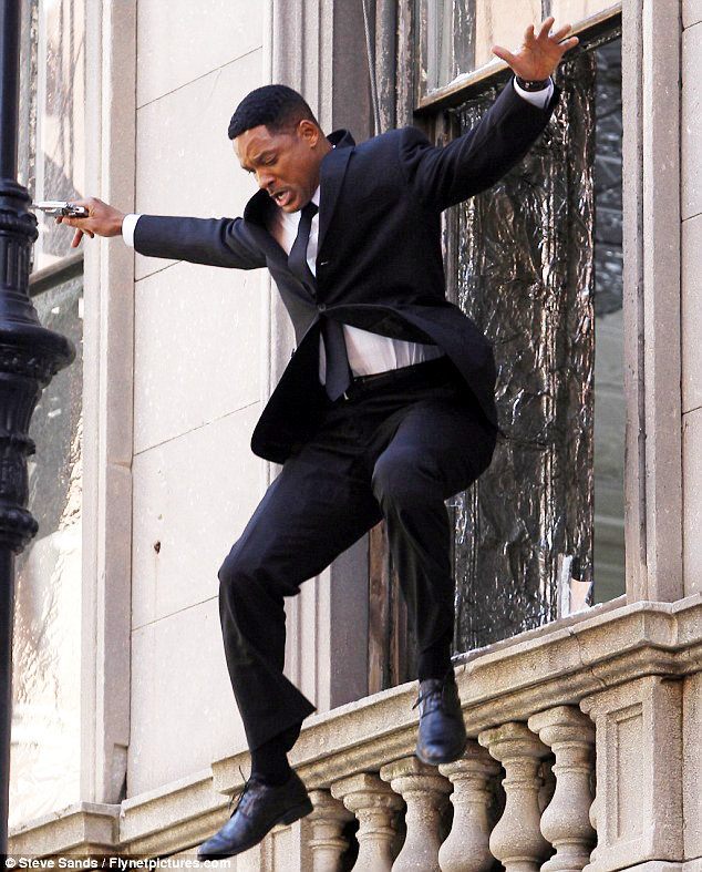 http://www.aceshowbiz.com/images/news/will-smith-jumps-out-of-window-on-mib-3-set.jpg
