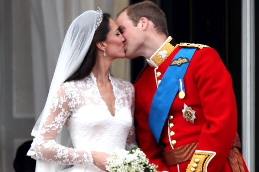 kate middleton william kiss. Prince William and Kate