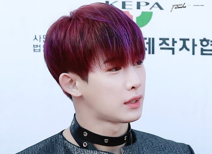 Monsta X's Wonho Rips His Jacket While Showing Off His Muscular Arm