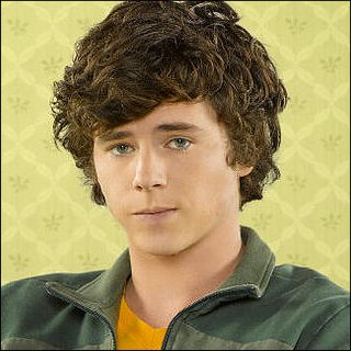 Charlie McDermott Profile Photo