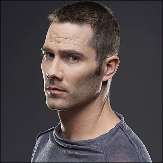 Luke Macfarlane Profile Photo