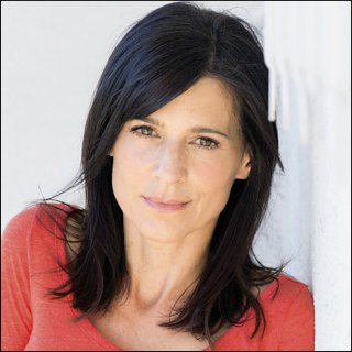 Perrey Reeves Profile Photo