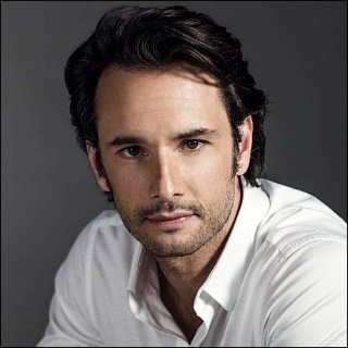 Rodrigo Santoro Profile Photo