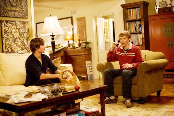 Zac Efron stars as Mike O' Donnell at 17 and Sterling Knight stars as Alex O'Donnell in New Line Cinema's 17 Again (2009)