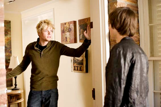 Hunter Parrish stars as Stan and Zac Efron stars as Mike O' Donnell at 17 in New Line Cinema's 17 Again (2009)