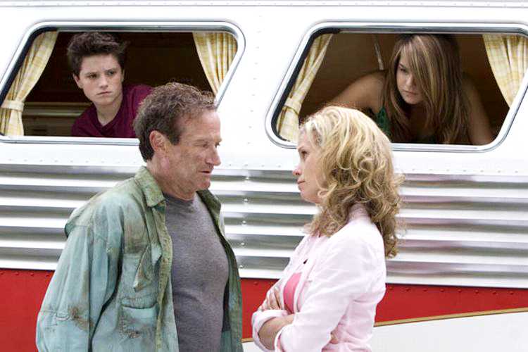 Robin Williams, Cheryl Hines, Josh Hutcherson and JoJo in Columbia Pictures' R.V. (2006)