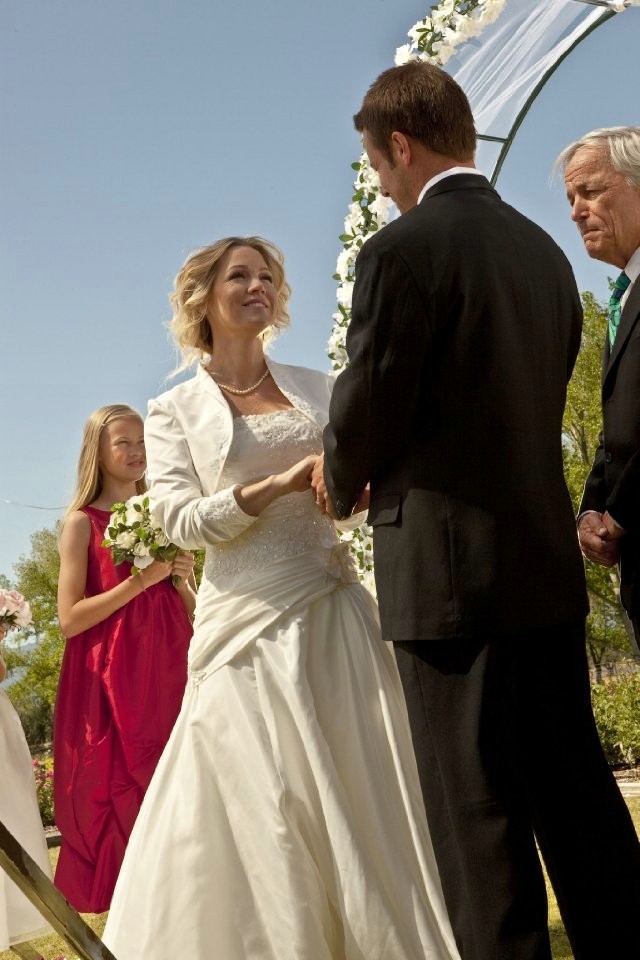 A Christmas Wedding Tail Picture 7