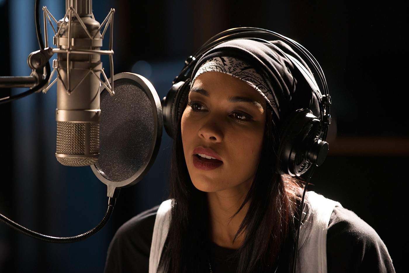 Alexandra Shipp stars as Aaliyah Haughton in Lifetime's Aaliyah ...