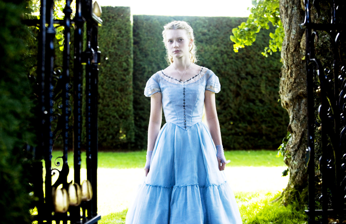 Mia Wasikowska stars as Alice in Walt Disney Pictures' Alice in Wonderland (2010)