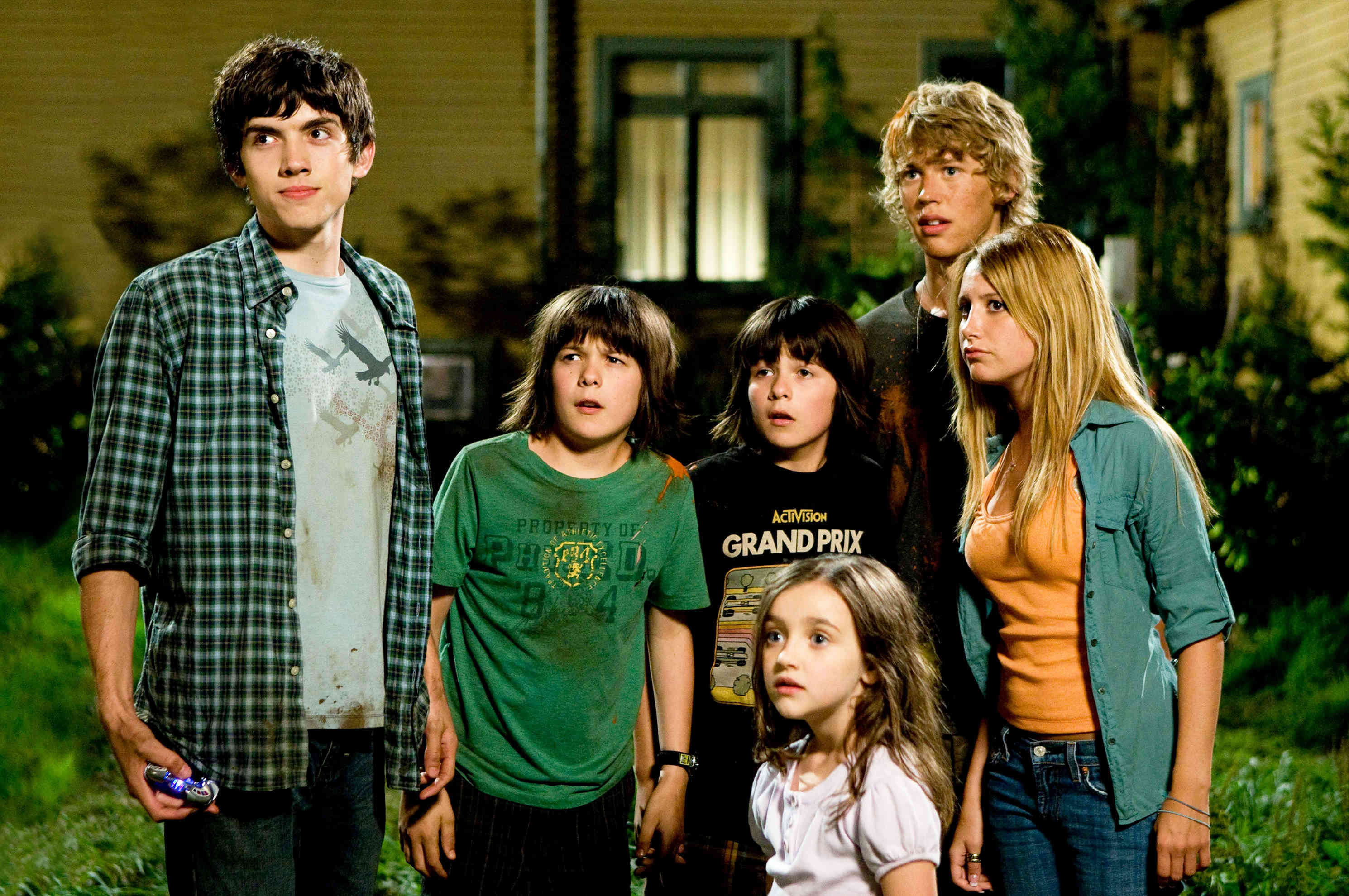 Carter Jenkins, Regan Young, Henri Young, Ashley Boettcher, Austin Butler and Ashley Tisdale in The 20th Century Fox's Aliens in the Attic (2009)