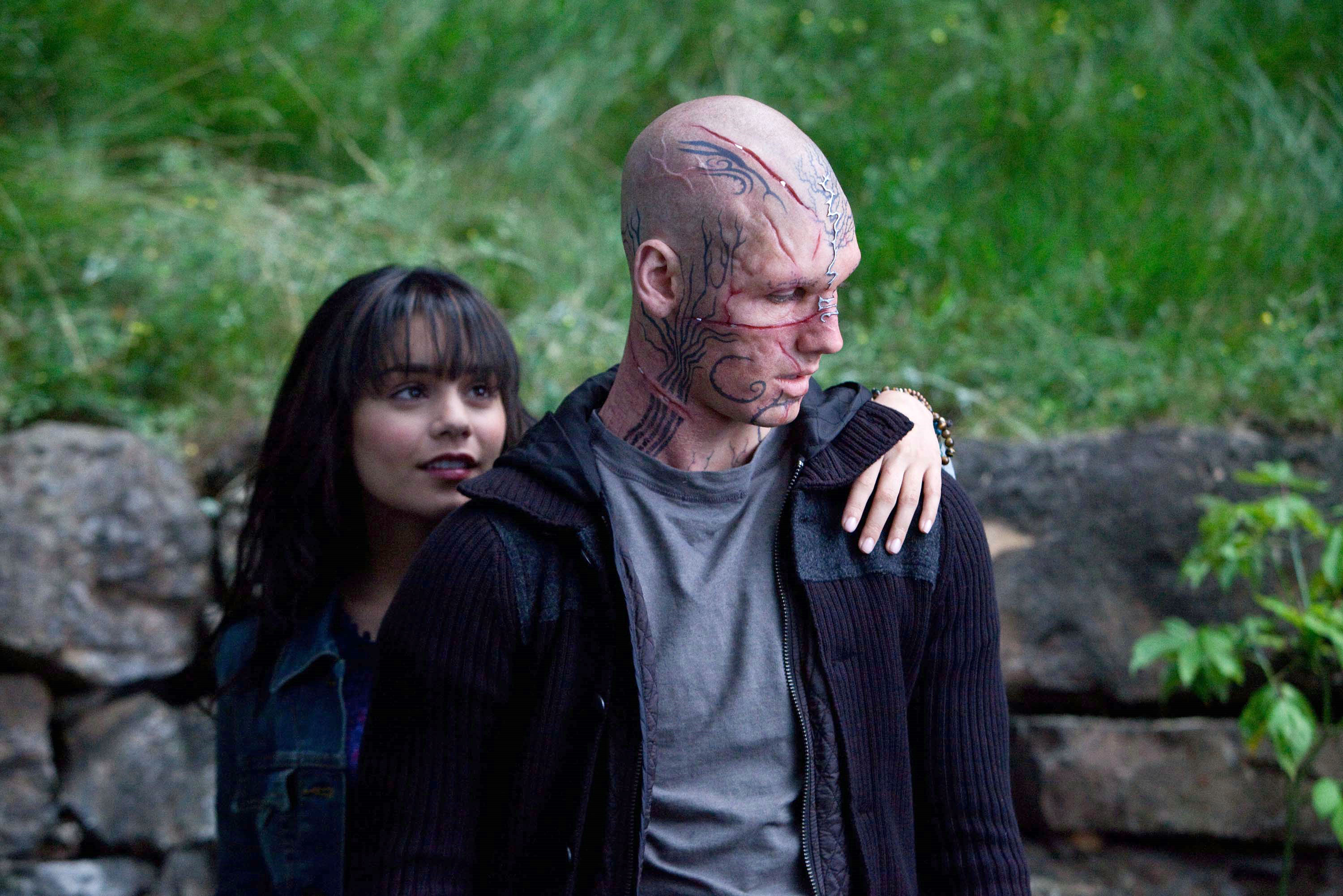 Vanessa Hudgens stars as Linda Taylor and Alex Pettyfer stars as Kyle Kingson in CBS Films' Beastly (2011)