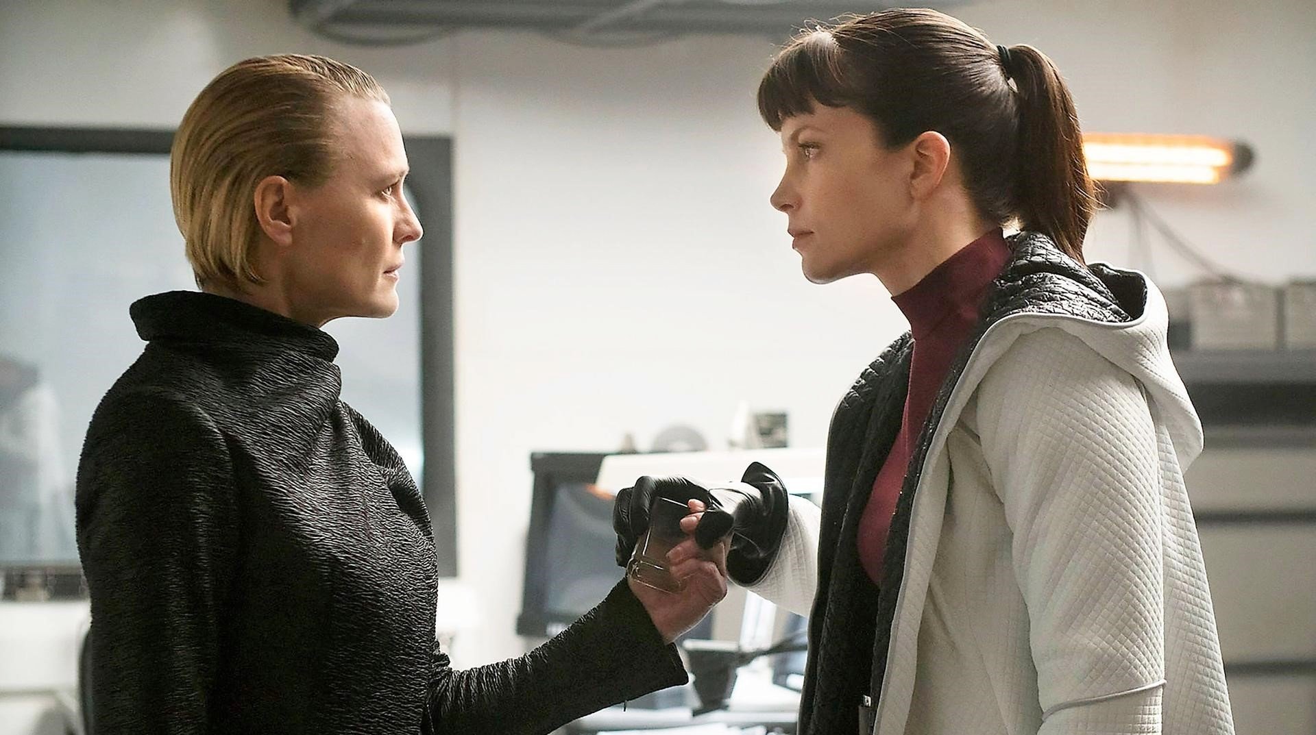 Robin Wright stars as Lt. Joshi and Sylvia Hoeks stars as Luv in Warner Bros. Pictures' Blade Runner 2049 (2017)