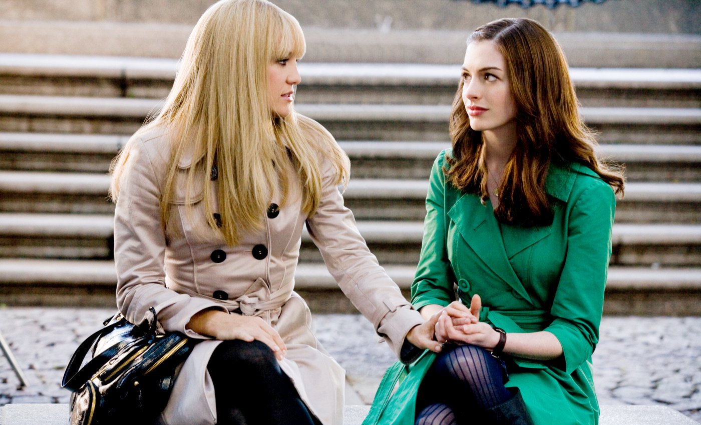 Kate Hudson stars as Liv and Anne Hathaway stars as Emma in Fox 2000 Pictures' Bride Wars (2009)