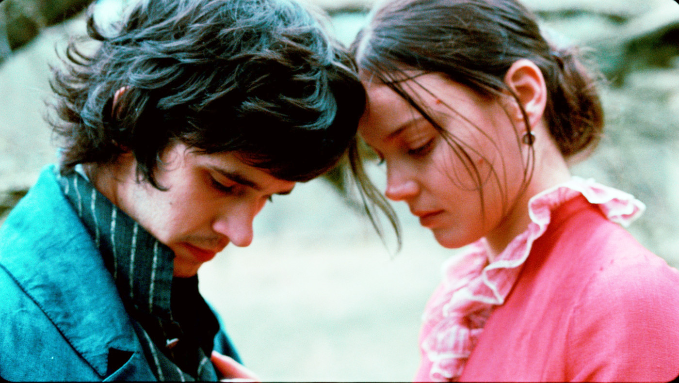 Ben Whishaw stars as John Keats and Abbie Cornish stars as Fanny Brawne in Apparition's Bright Star (2009)