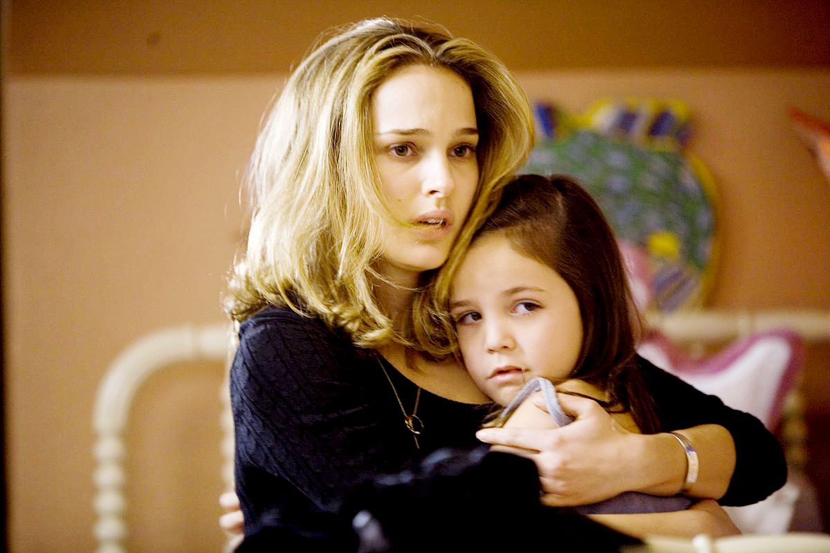 Natalie Portman stars as Grace Cahill and Bailee Madison stars as Isabelle in Lionsgate Films' Brothers (2009)