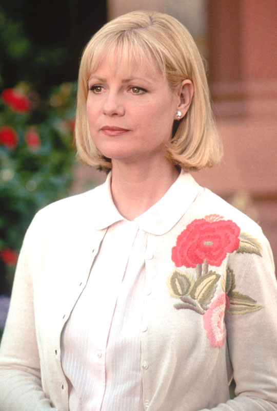 Bonnie Hunt as Kate Baker in The 20th Century Fox' Cheaper by the Dozen (2003)