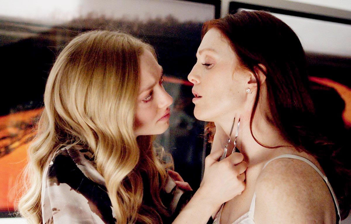 Amanda Seyfried stars as Chloe and Julianne Moore stars as Catherine in Sony Pictures Classics' Chloe (2010)