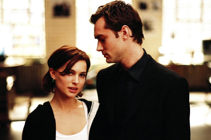 Jude Law and Natalie Portman in Columbia Pictures' Closer (2004) Jude Law and Natalie Portman in Columbia Pictures' Closer (2004)