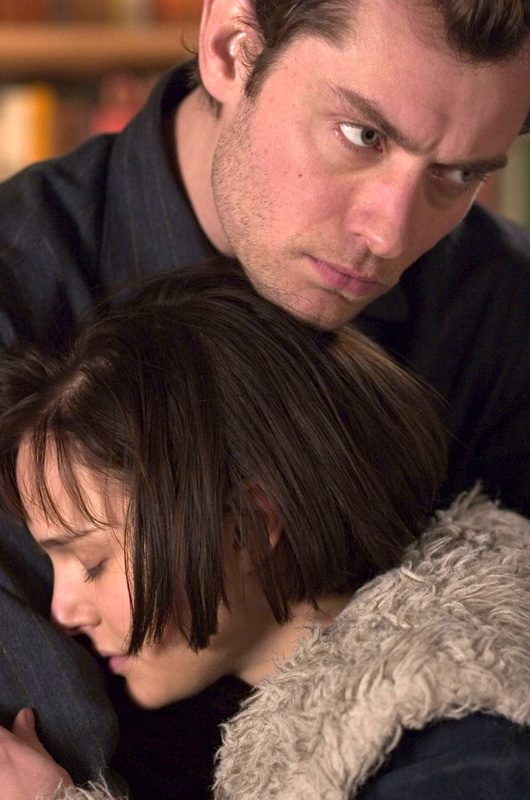 Jude Law and Natalie Portman natalie portman closer pictures. Jude Law and Natalie Portman