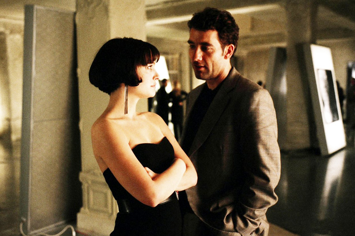 Natalie Portman and Clive Owen in Columbia Pictures' Closer (2004)
