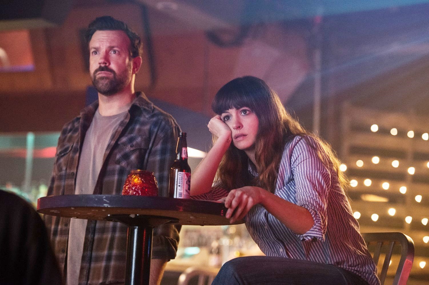 Jason Sudeikis stars as Oscar and Anne Hathaway stars as Gloria in Neon's Colossal (2017)