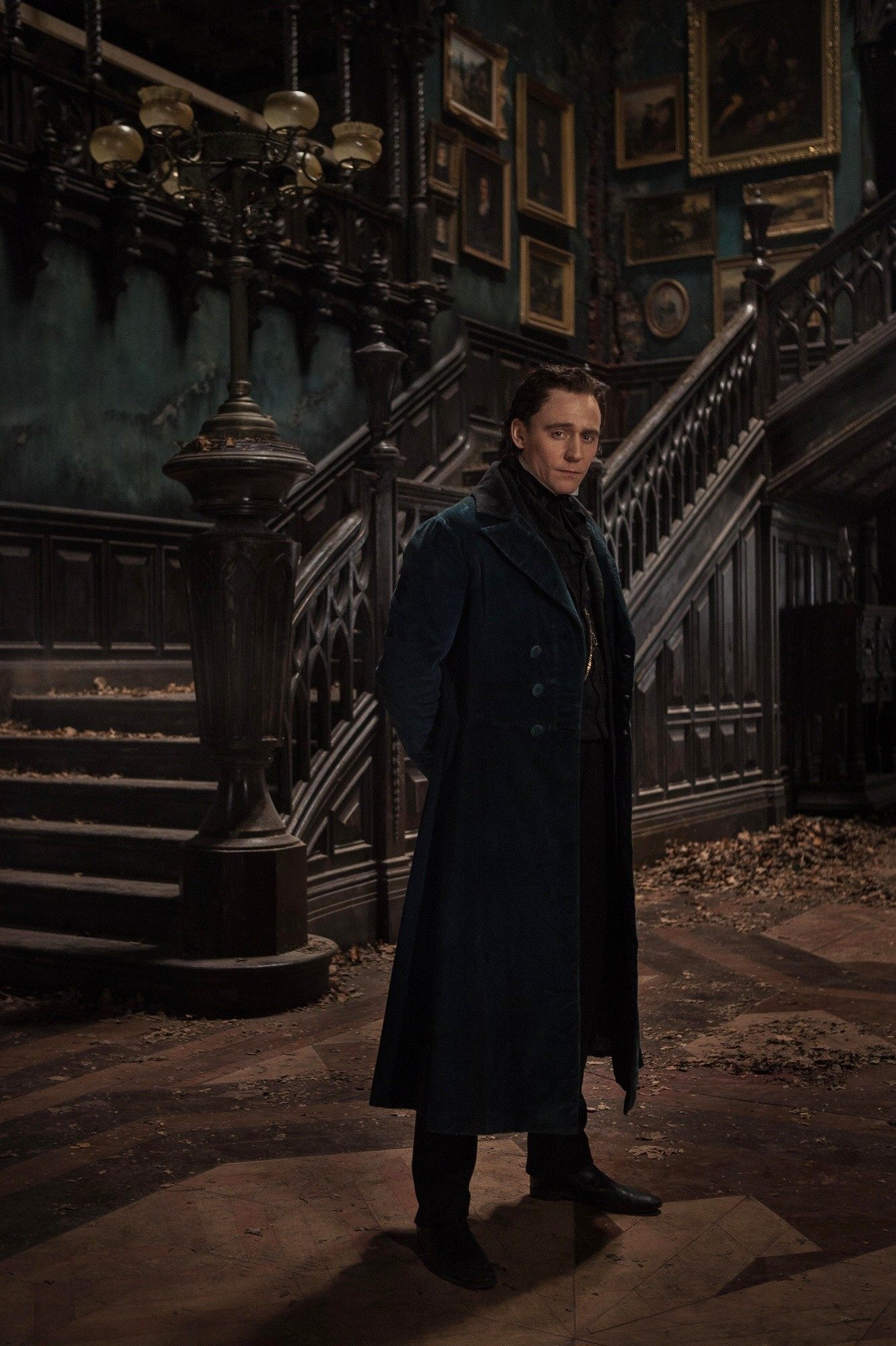 Tom Hiddleston stars as Sir Thomas Sharpe in Universal Pictures' Crimson Peak (2015)