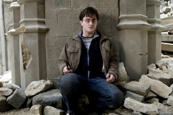 Daniel+radcliffe+harry+potter+and+the+deathly+hallows+part+2