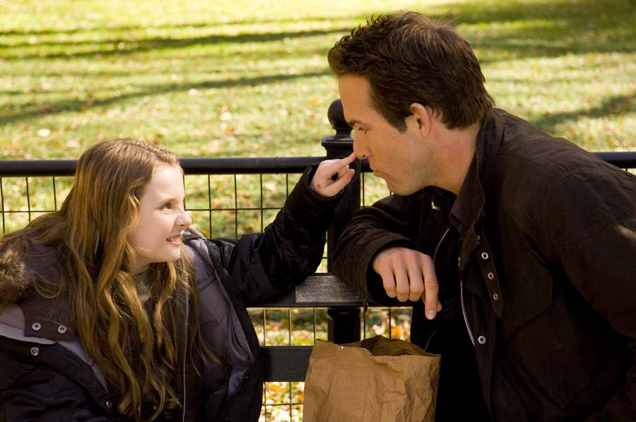 Ryan Reynolds and Abigail Breslin in Universal Pictures' Definitely, Maybe (2008)