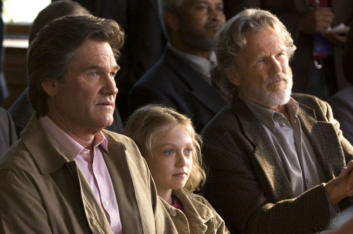 Kurt Russell, Dakota Fanning and Kris Kristofferson played as a family in Dreamer: Inspired by a True Story (2005)