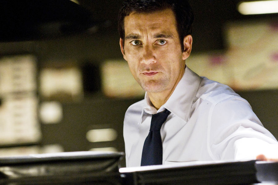 Clive Owen stars as Ray Koval in Universal Pictures' Duplicity (2009)