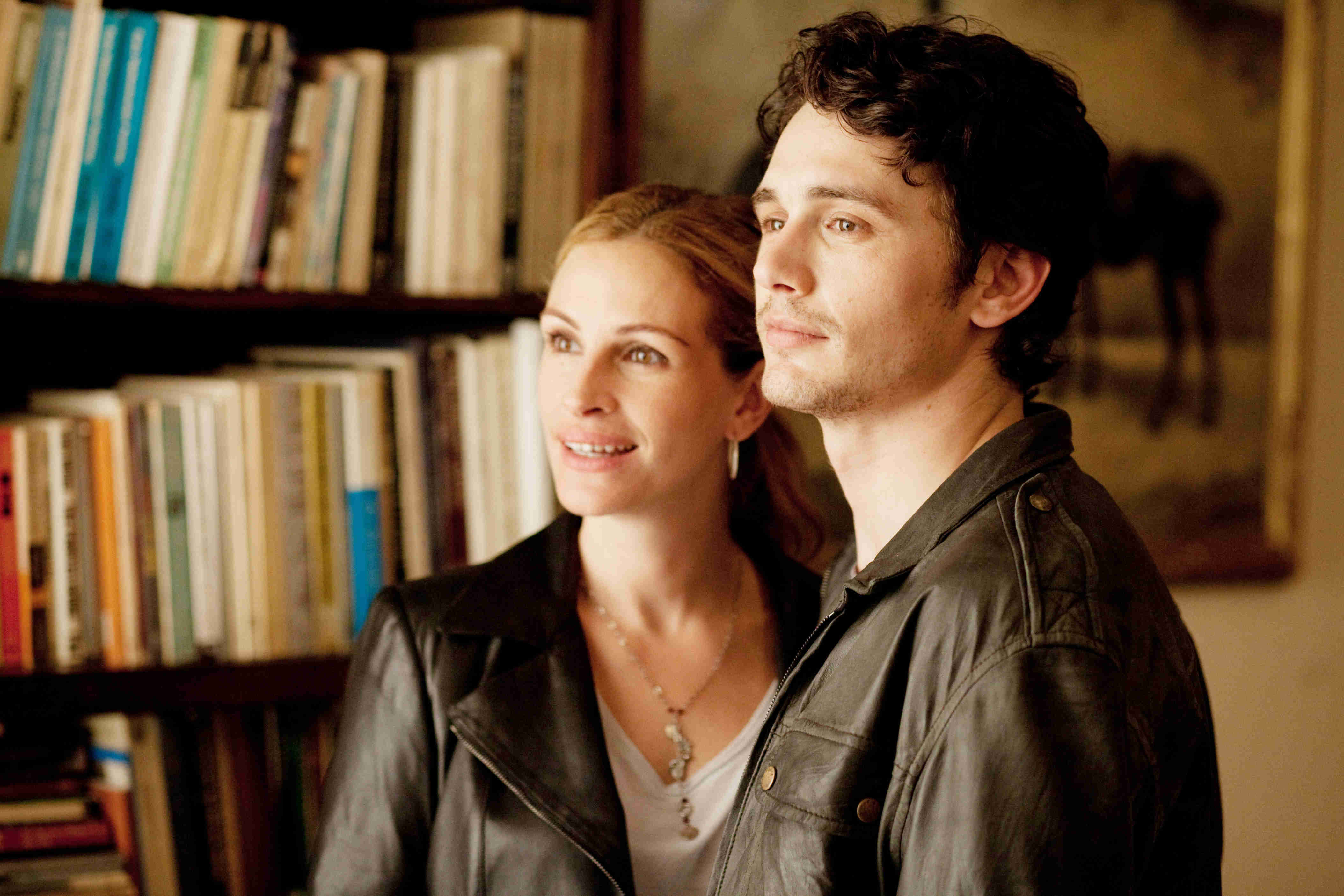 Julia Roberts stars as Elizabeth Gilbert and James Franco stars as David in Columbia Pictures' Eat, Pray, Love (2010)