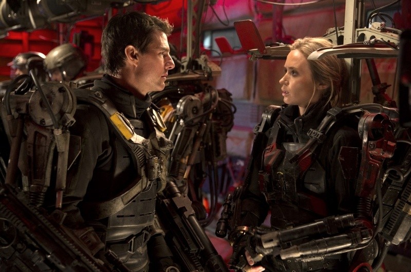 Tom Cruise stars as Lt. Col. Bill Cage and Emily Blunt stars as Rita Vrataski in Warner Bros. Pictures' Edge of Tomorrow (2014)